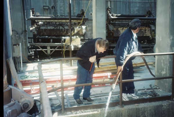2/8 After allowing OSE II to remain on the inlet water surface for 4 hours, a Trinity River Waste treatment plant stirred the waters surface with a wa